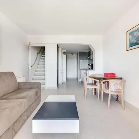 Of 44 M2 With Balcony In Saint-raphael Διαμέρισμα *